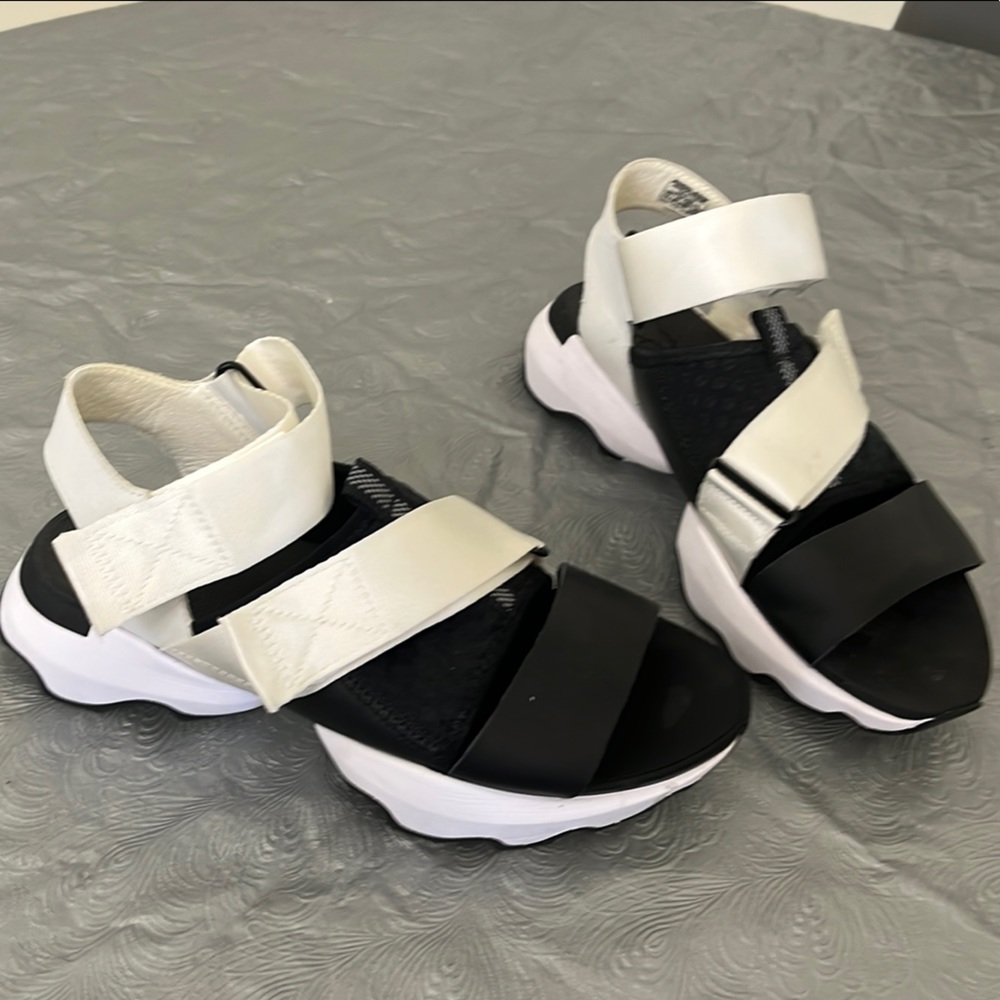 Sorel  Size 7 1/2 Black and White Sandals with Chunky Platform Sole